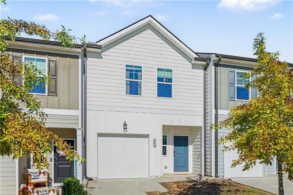 3 bedroom, 3 bathroom, 1,455 sq ft townhouse for sale at 181 Buckingham Lane, Hoschton, GA 30548 — photo 2