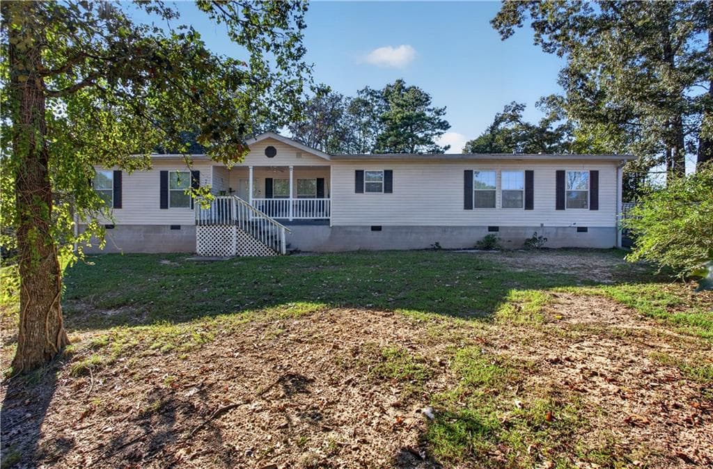 3 bedroom, 2 bathroom, 2,016 sq ft single family residence for sale at 403 Gravely Road, Calhoun, GA 30701