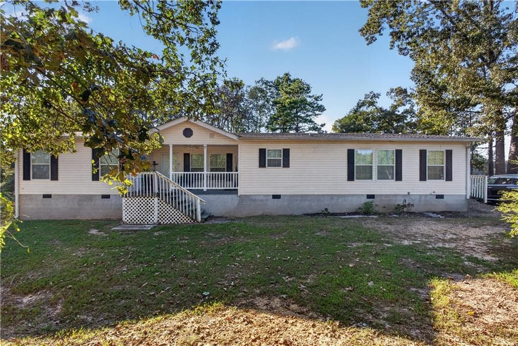 3 bedroom, 2 bathroom, 2,016 sq ft single family residence for sale at 403 Gravely Road, Calhoun, GA 30701 — photo 2