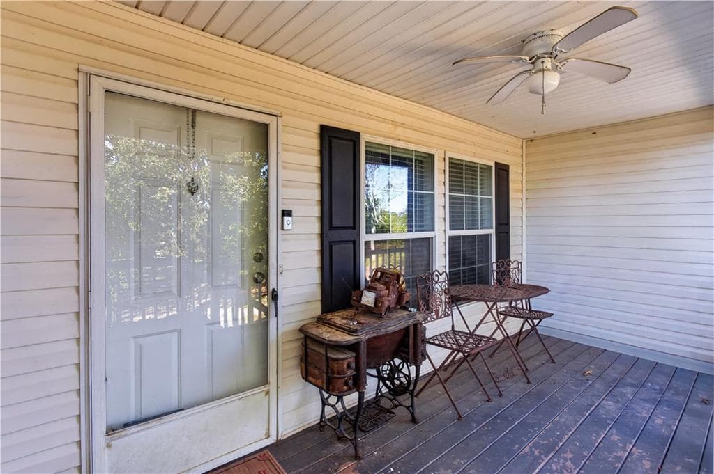 3 bedroom, 2 bathroom, 2,016 sq ft single family residence for sale at 403 Gravely Road, Calhoun, GA 30701 — photo 3
