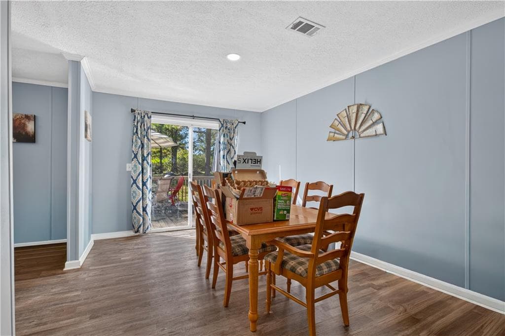 3 bedroom, 2 bathroom, 2,016 sq ft single family residence for sale at 403 Gravely Road, Calhoun, GA 30701 — photo 8