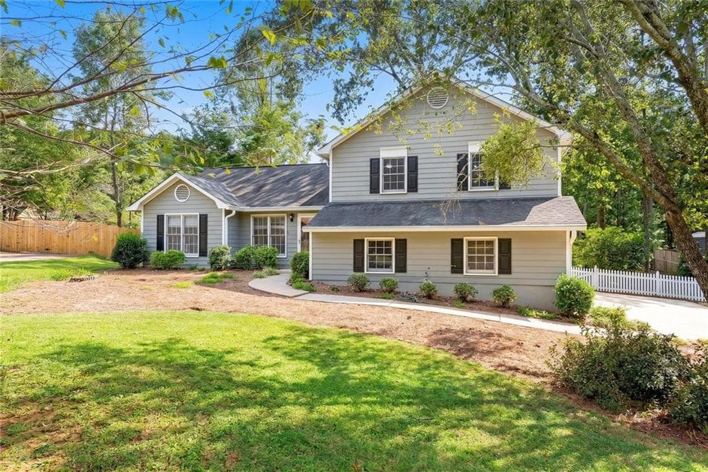 3 bedroom, 2 bathroom, 1,680 sq ft single family residence for sale at 2014 Arbor Forest Drive, Marietta, GA 30064 — photo 2