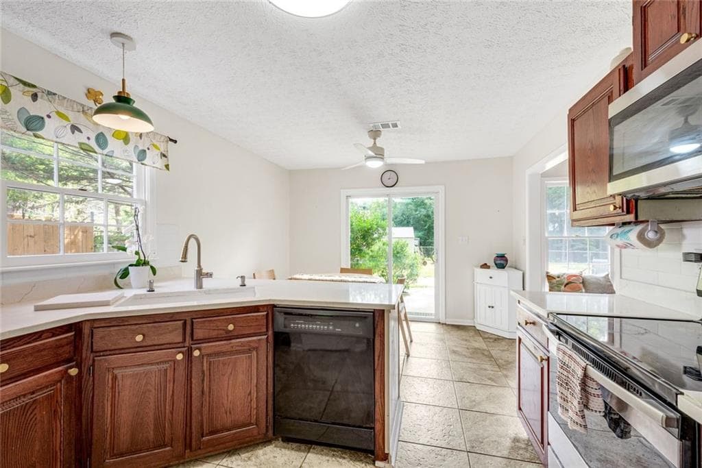 3 bedroom, 2 bathroom, 1,680 sq ft single family residence for sale at 2014 Arbor Forest Drive, Marietta, GA 30064 — photo 6