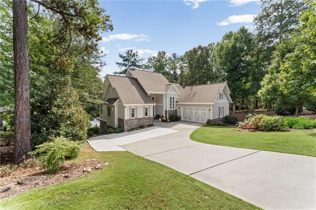 4 bedroom, 5 bathroom, 3,414 sq ft single family residence for sale at 35 Paddleboat Lane, Newnan, GA 30263 — photo 2
