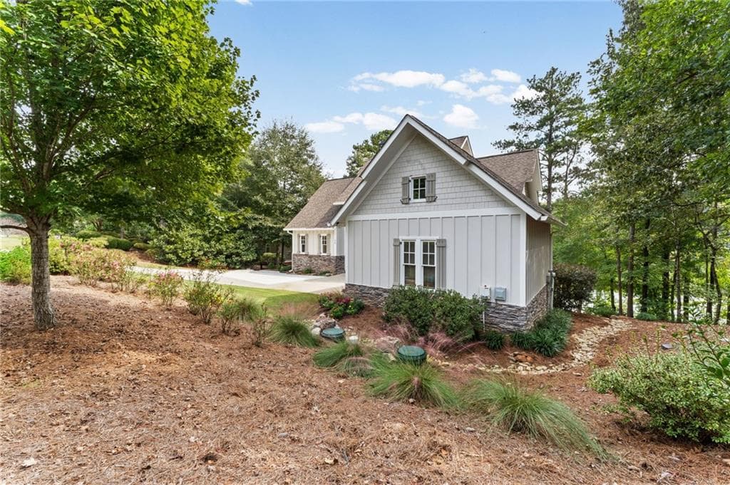 4 bedroom, 5 bathroom, 3,414 sq ft single family residence for sale at 35 Paddleboat Lane, Newnan, GA 30263 — photo 6