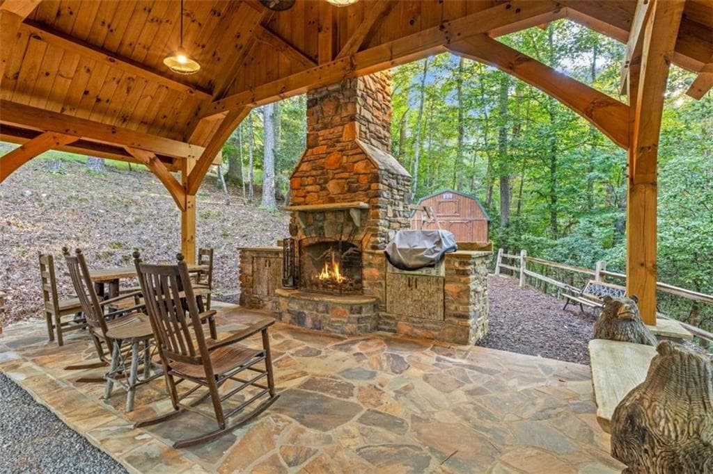 3 bedroom, 4 bathroom, 2,377 sq ft single family residence for sale at 169 Elba Court, Ellijay, GA 30540 — photo 3