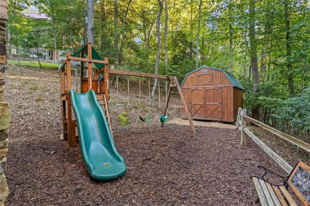 3 bedroom, 4 bathroom, 2,377 sq ft single family residence for sale at 169 Elba Court, Ellijay, GA 30540 — photo 4