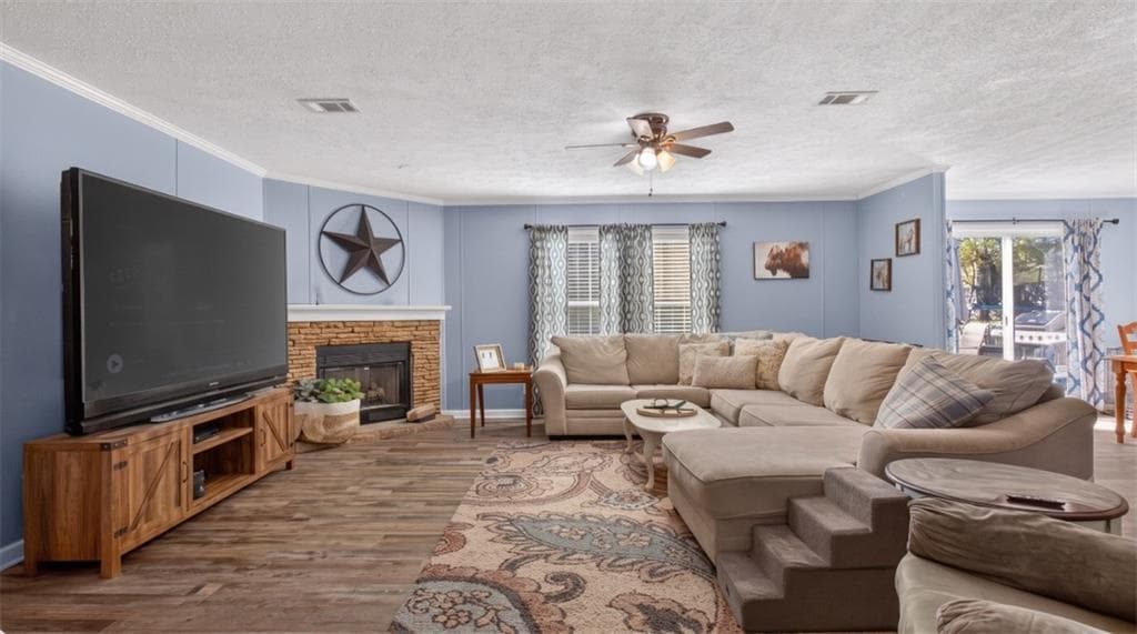 3 bedroom, 2 bathroom, 2,016 sq ft single family residence for sale at 403 Gravely Road, Calhoun, GA 30701 — photo 4