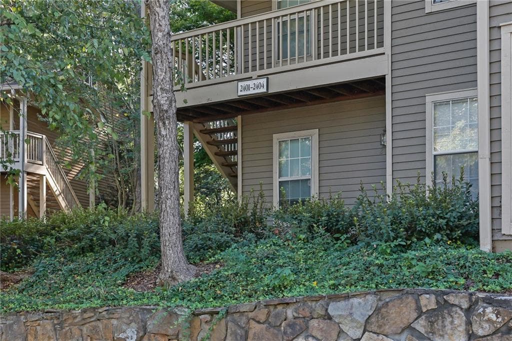 2 bedroom, 2 bathroom, 1,244 sq ft condominium for sale at 2401 Country Park Drive, Smyrna, GA 30080 — photo 2