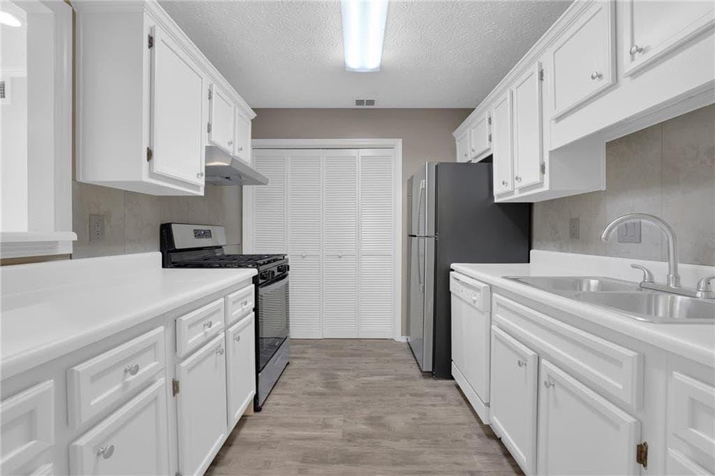 2 bedroom, 2 bathroom, 1,244 sq ft condominium for sale at 2401 Country Park Drive, Smyrna, GA 30080 — photo 10