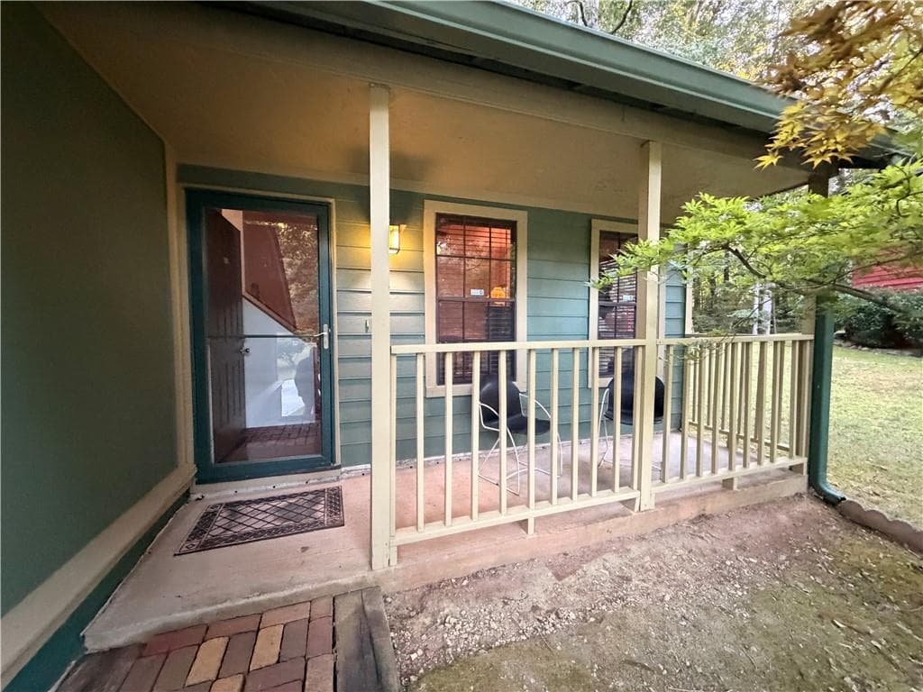 3 bedroom, 3 bathroom, 1,335 sq ft single family residence for sale at 3301 Gate Court, Rex, GA 30273 — photo 3