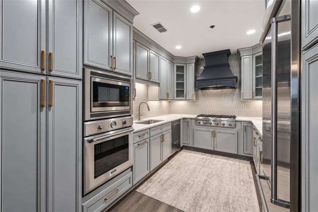 2 bedroom, 3 bathroom, 1,794 sq ft condominium for rent at 2233 Peachtree Road 402, Atlanta, GA 30309 for $4,800 a month — photo 4