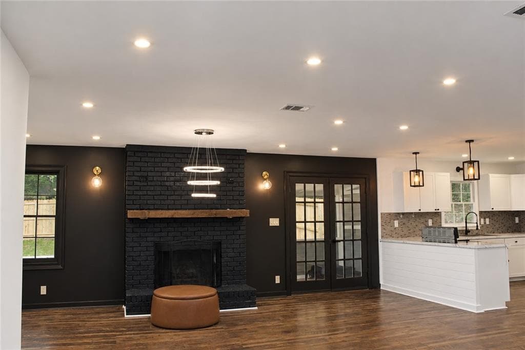 3 bedroom, 2 bathroom, 1,907 sq ft single family residence for sale at 3248 Continental Court, Lawrenceville, GA 30044 — photo 3