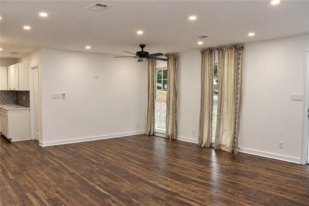 3 bedroom, 2 bathroom, 1,907 sq ft single family residence for sale at 3248 Continental Court, Lawrenceville, GA 30044 — photo 4