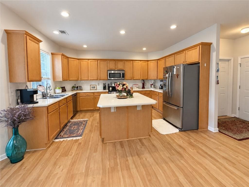 4 bedroom, 4 bathroom, 2,829 sq ft single family residence for sale at 1081 Copper Creek Drive, Canton, GA 30114 — photo 8