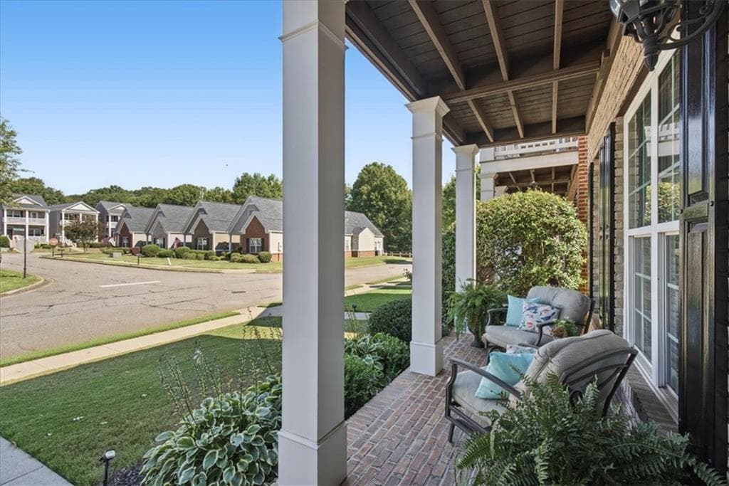 3 bedroom, 3 bathroom, 1,998 sq ft single family residence for sale at 18 Park Circle, Cartersville, GA 30120 — photo 3