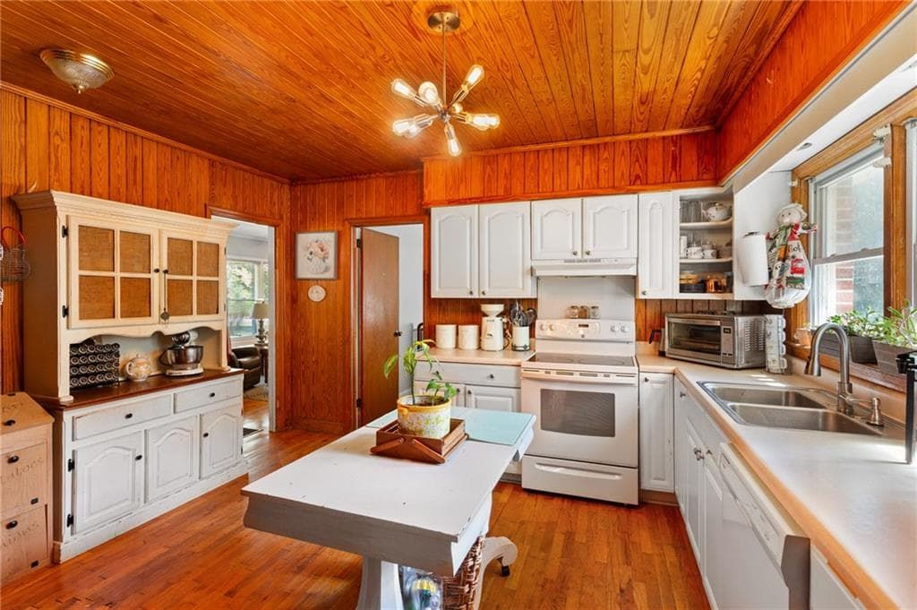 3 bedroom, 2 bathroom, 1,998 sq ft single family residence for sale at 5320 Ga Highway 42, Forsyth, GA 31029 — photo 3