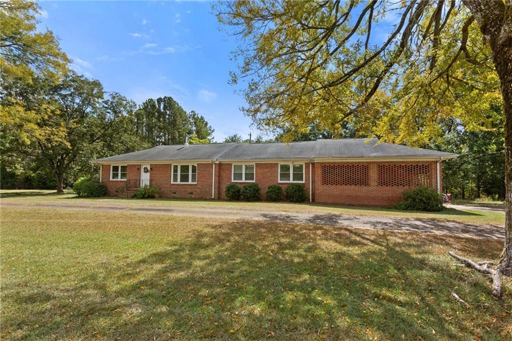 3 bedroom, 2 bathroom, 1,998 sq ft single family residence for sale at 5320 Ga Highway 42, Forsyth, GA 31029 — photo 5