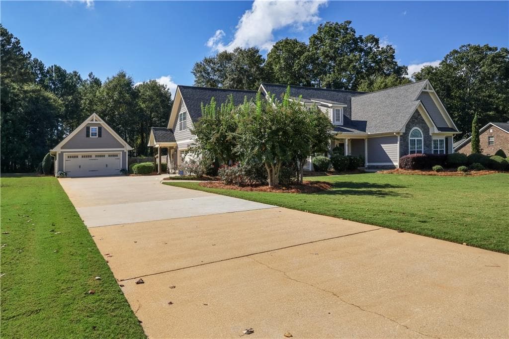 4 bedroom, 3 bathroom, 2,903 sq ft single family residence under contract at 213 Suffolk Way, Mcdonough, GA 30252 — photo 2