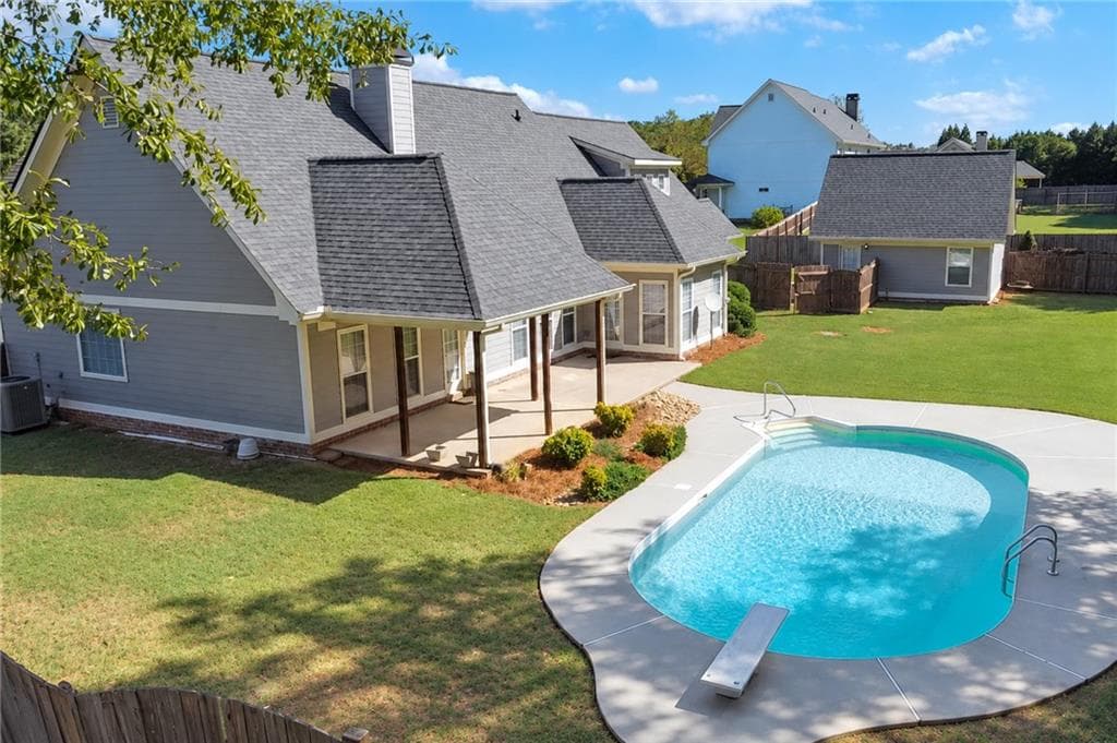 4 bedroom, 3 bathroom, 2,903 sq ft single family residence under contract at 213 Suffolk Way, Mcdonough, GA 30252 — photo 3