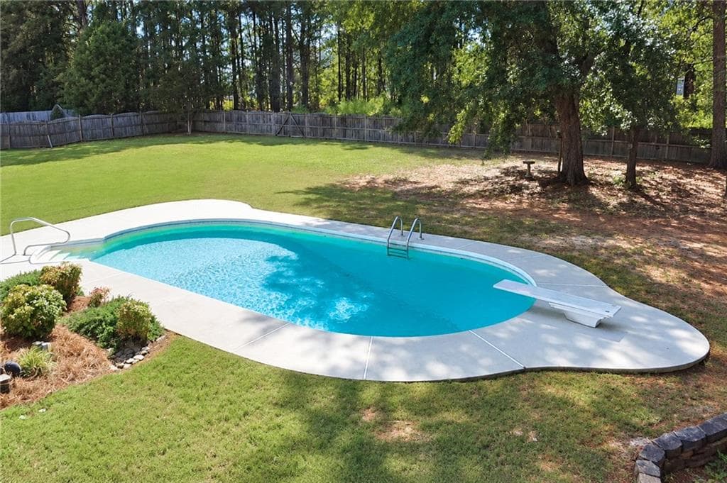4 bedroom, 3 bathroom, 2,903 sq ft single family residence under contract at 213 Suffolk Way, Mcdonough, GA 30252 — photo 4