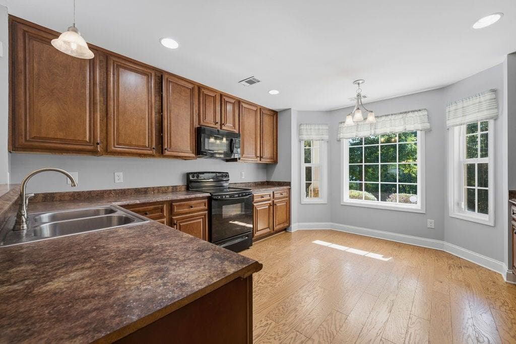 3 bedroom, 3 bathroom, 2,530 sq ft single family residence for sale at 5307 Woodmere Court, Villa Rica, GA 30180 — photo 7