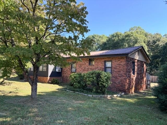 3 bedroom, 1 bathroom, 1,099 sq ft single family residence for sale at 30 Hale Road, Maysville, GA 30558 — photo 2