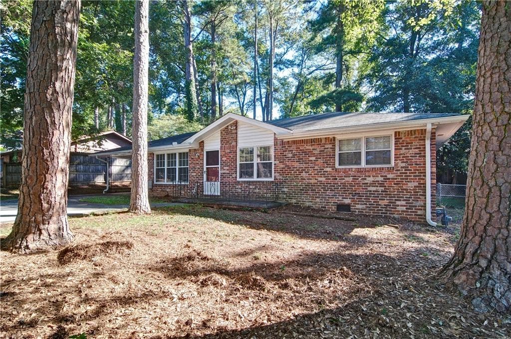 4 bedroom, 2 bathroom, 1,200 sq ft single family residence for sale at 1299 Mclendon Drive, Decatur, GA 30033 — photo 2
