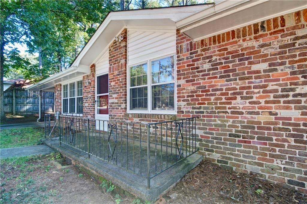 4 bedroom, 2 bathroom, 1,200 sq ft single family residence for sale at 1299 Mclendon Drive, Decatur, GA 30033 — photo 3