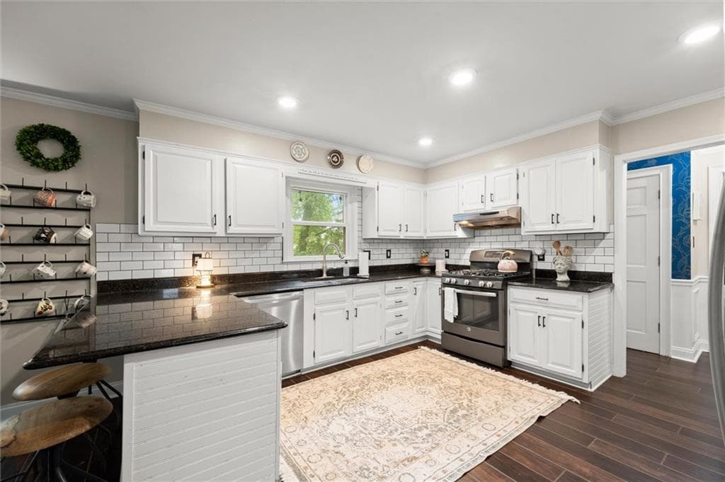 5 bedroom, 4 bathroom, 3,770 sq ft single family residence for sale at 4487 Quarter Horse Drive, Roswell, GA 30075 — photo 9