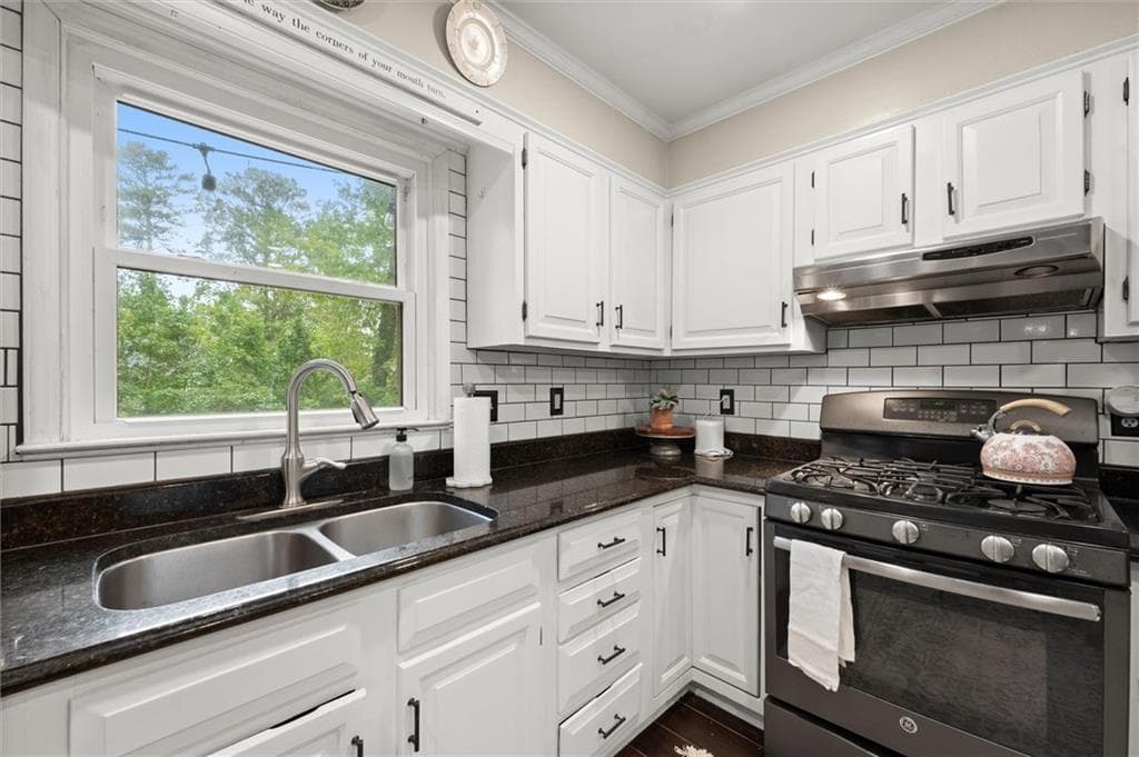 5 bedroom, 4 bathroom, 3,770 sq ft single family residence for sale at 4487 Quarter Horse Drive, Roswell, GA 30075 — photo 10