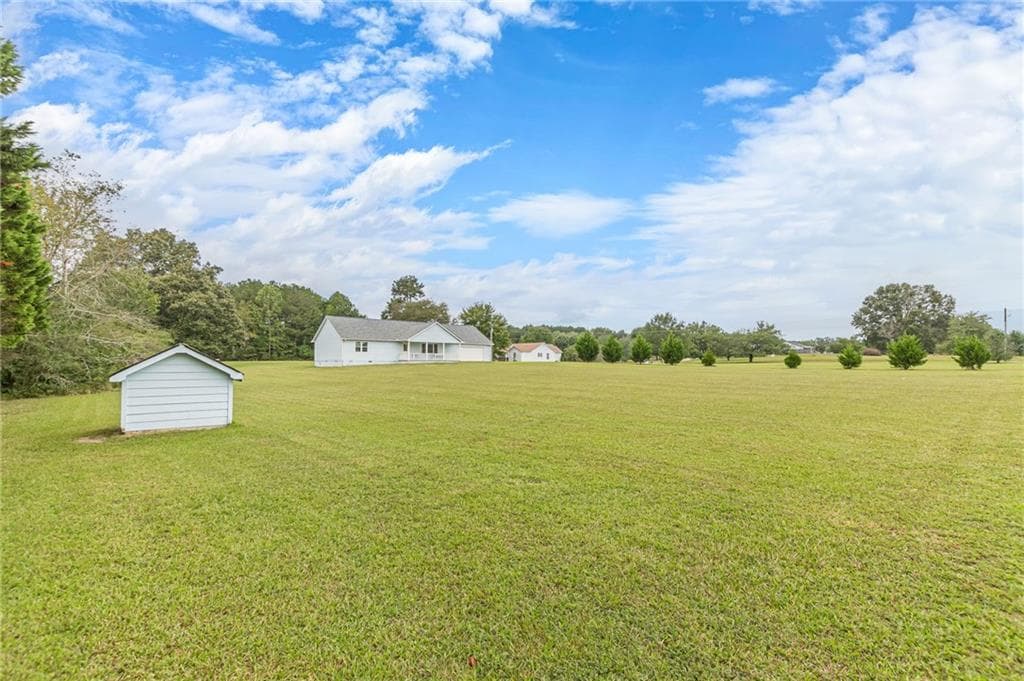 3 bedroom, 2 bathroom, 1,728 sq ft single family residence under contract at 1701 Beeks Road, Williamson, GA 30292 — photo 4