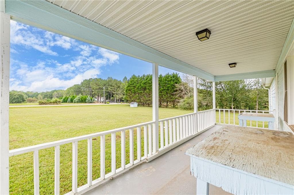 3 bedroom, 2 bathroom, 1,728 sq ft single family residence under contract at 1701 Beeks Road, Williamson, GA 30292 — photo 6
