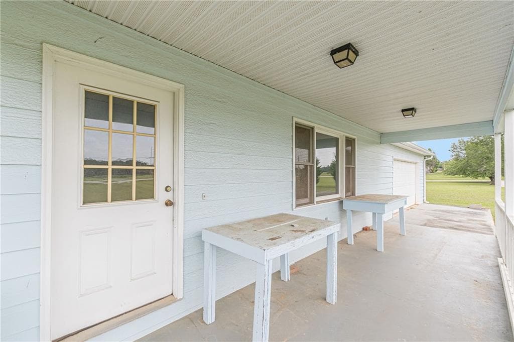 3 bedroom, 2 bathroom, 1,728 sq ft single family residence under contract at 1701 Beeks Road, Williamson, GA 30292 — photo 7