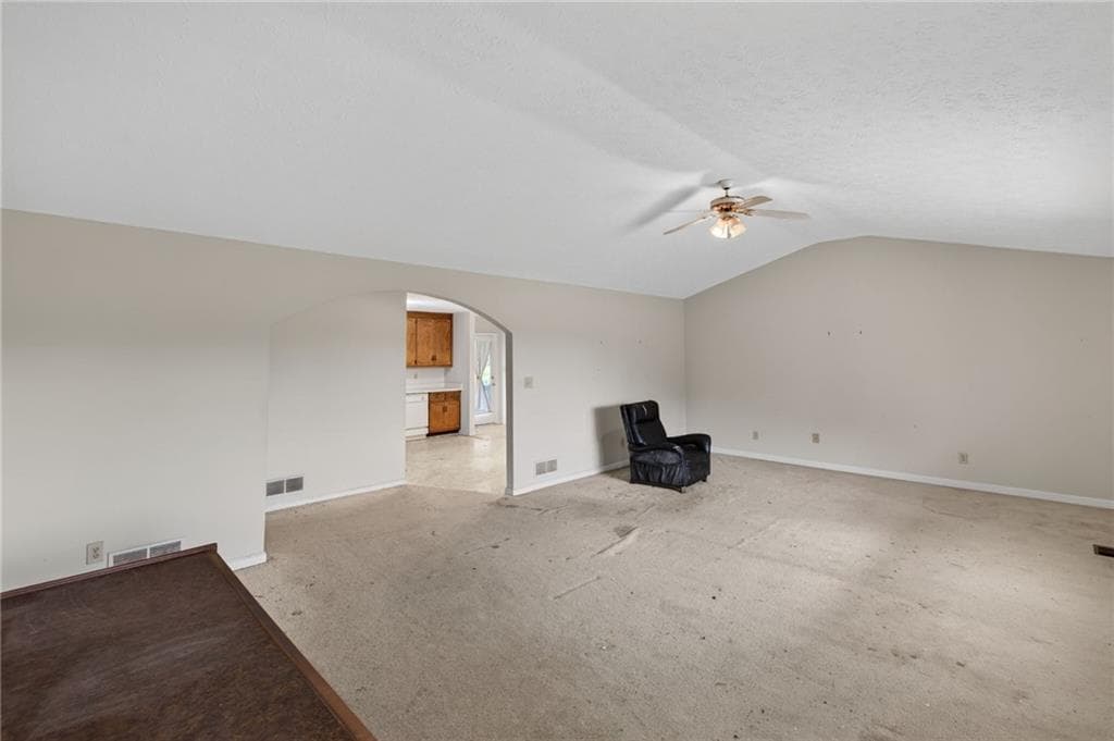 3 bedroom, 2 bathroom, 1,728 sq ft single family residence under contract at 1701 Beeks Road, Williamson, GA 30292 — photo 8