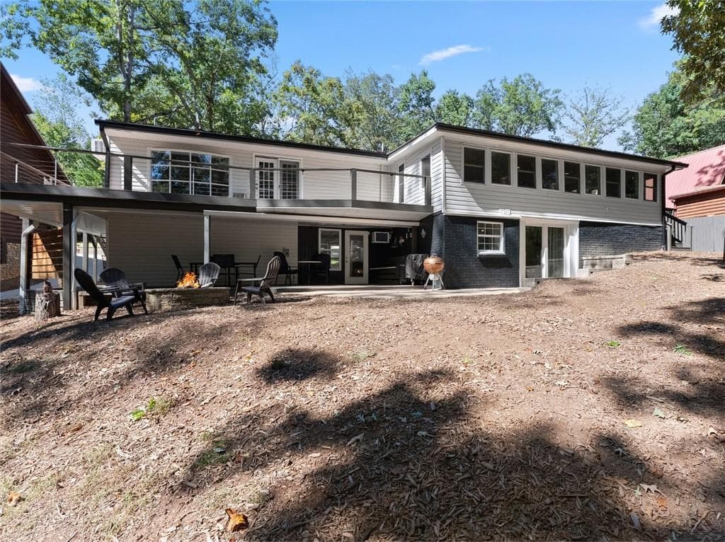 4 bedroom, 3 bathroom, 3,069 sq ft single family residence for sale at 8875 Barron Circle, Gainesville, GA 30506 — photo 3