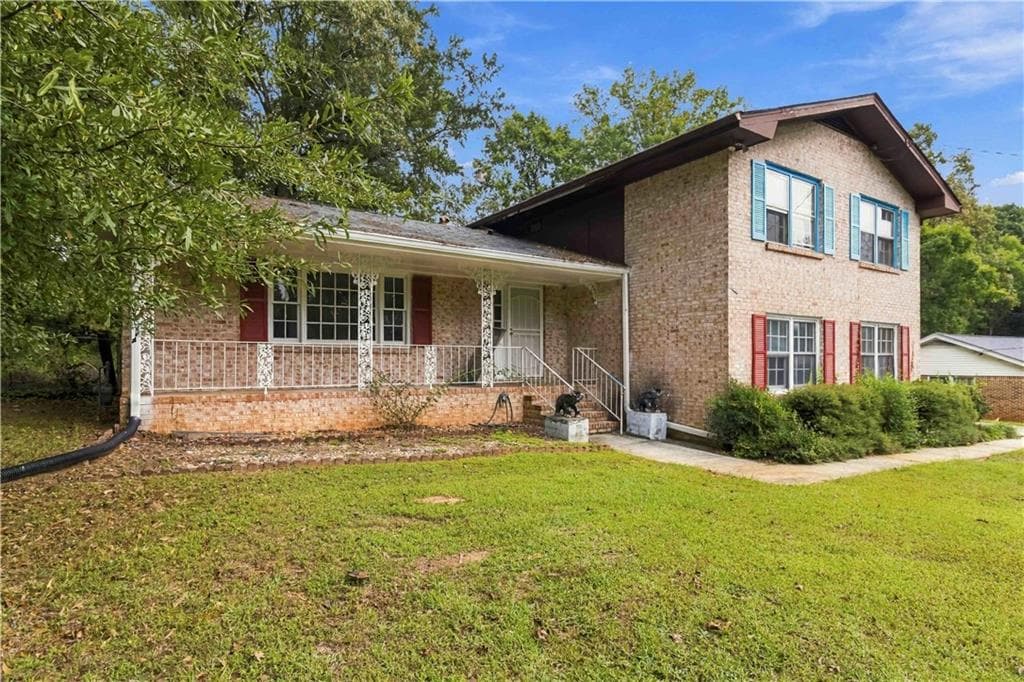 4 bedroom, 3 bathroom, 2,228 sq ft single family residence for sale at 4258 Executive Drive, Stone Mountain, GA 30083 — photo 2