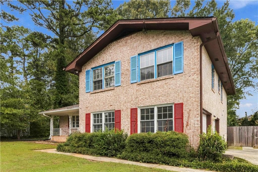 4 bedroom, 3 bathroom, 2,228 sq ft single family residence for sale at 4258 Executive Drive, Stone Mountain, GA 30083 — photo 3