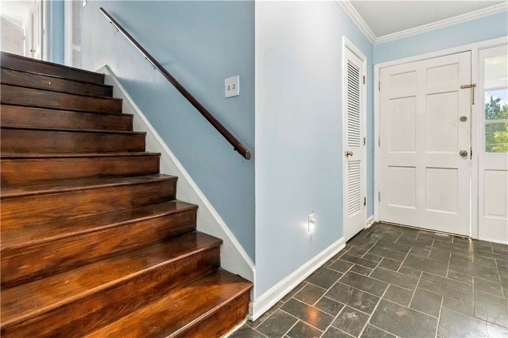 4 bedroom, 3 bathroom, 2,228 sq ft single family residence for sale at 4258 Executive Drive, Stone Mountain, GA 30083 — photo 5