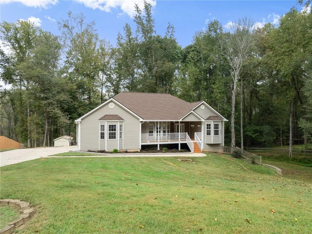 4 bedroom, 3 bathroom, 3,860 sq ft single family residence for sale at 7435 Ivy Grove Street, Cumming, GA 30040 — photo 4