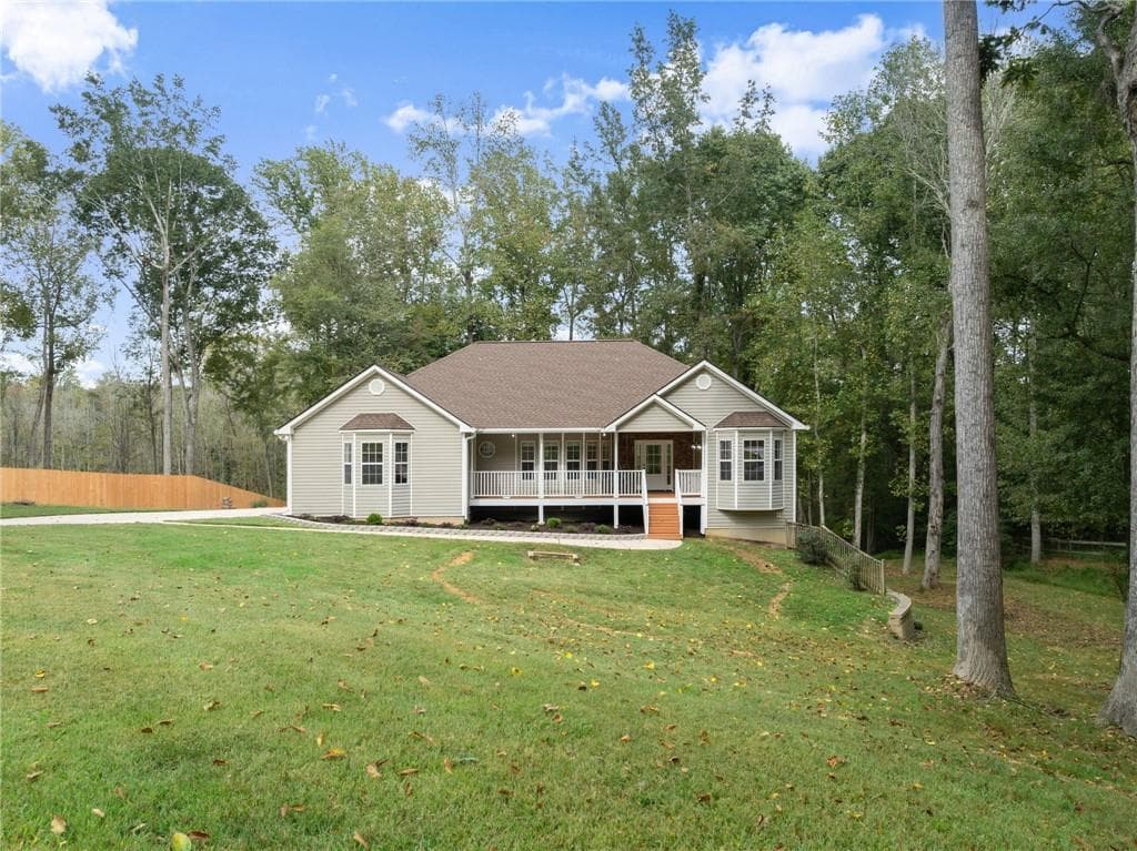 4 bedroom, 3 bathroom, 3,860 sq ft single family residence for sale at 7435 Ivy Grove Street, Cumming, GA 30040 — photo 2