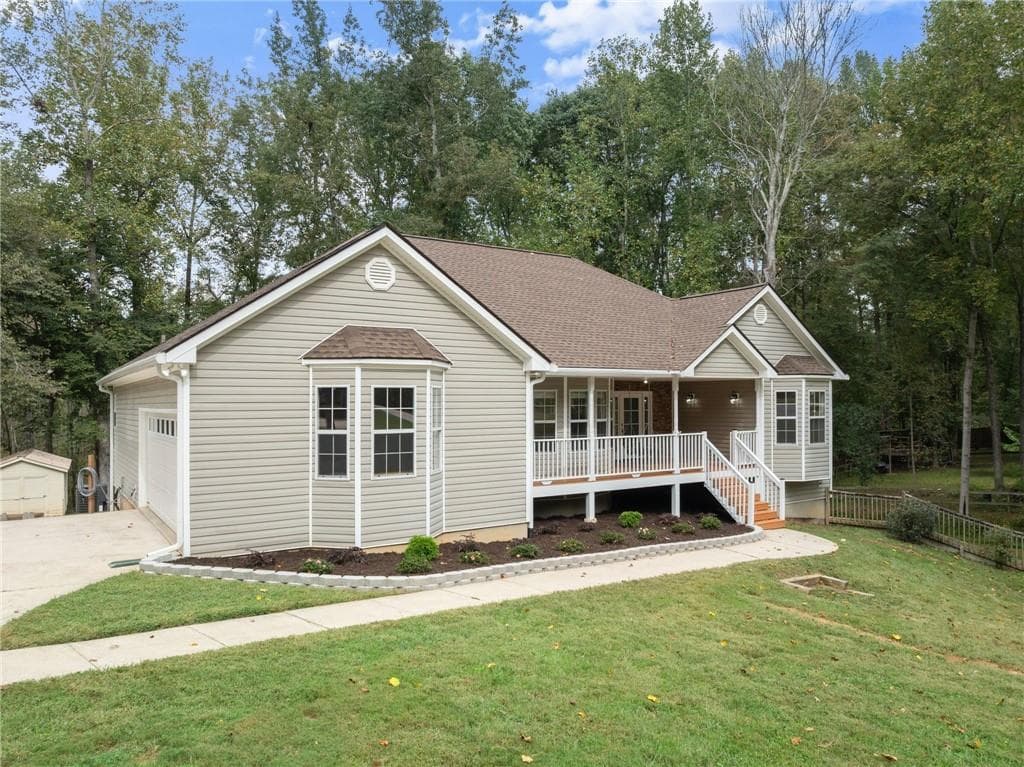 4 bedroom, 3 bathroom, 3,860 sq ft single family residence for sale at 7435 Ivy Grove Street, Cumming, GA 30040 — photo 5