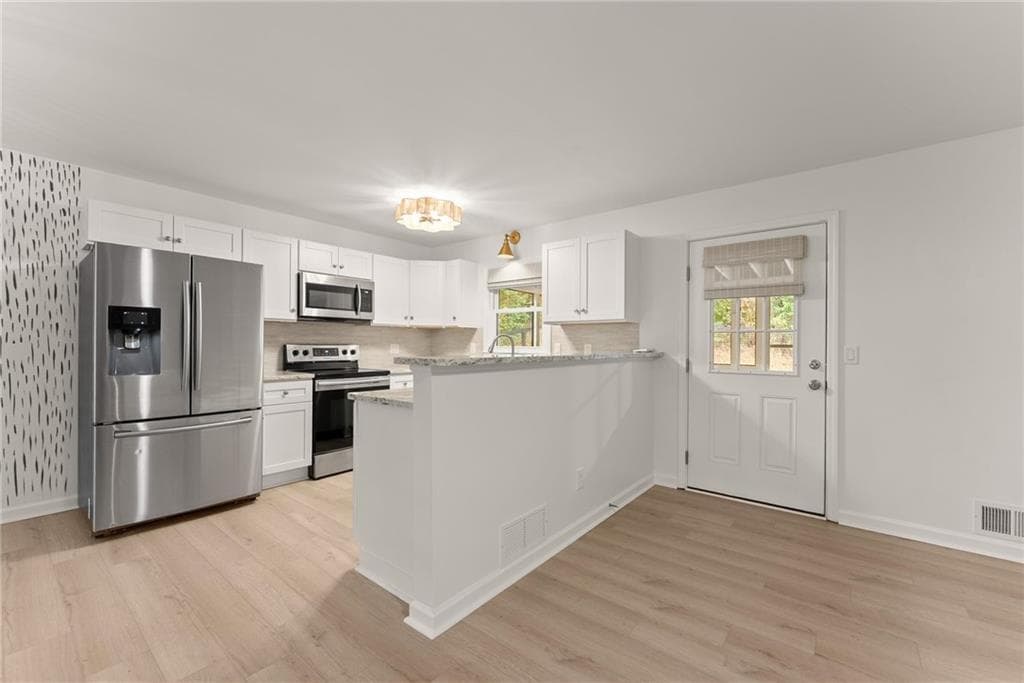 3 bedroom, 2 bathroom, 1,657 sq ft single family residence for sale at 6804 Union Hil Road, Canton, GA 30115 — photo 3