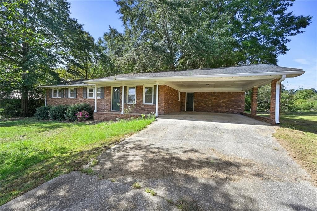 3 bedroom, 2 bathroom, 1,395 sq ft single family residence for sale at 3354 Cheoah Drive, Douglasville, GA 30135 — photo 2