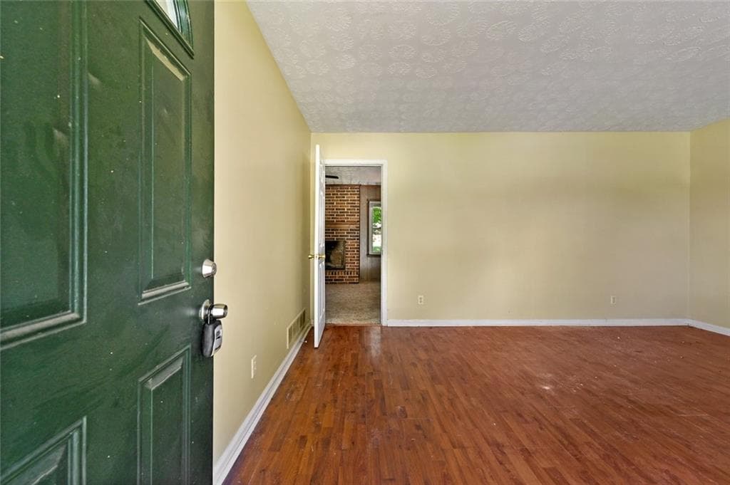 3 bedroom, 2 bathroom, 1,395 sq ft single family residence for sale at 3354 Cheoah Drive, Douglasville, GA 30135 — photo 4