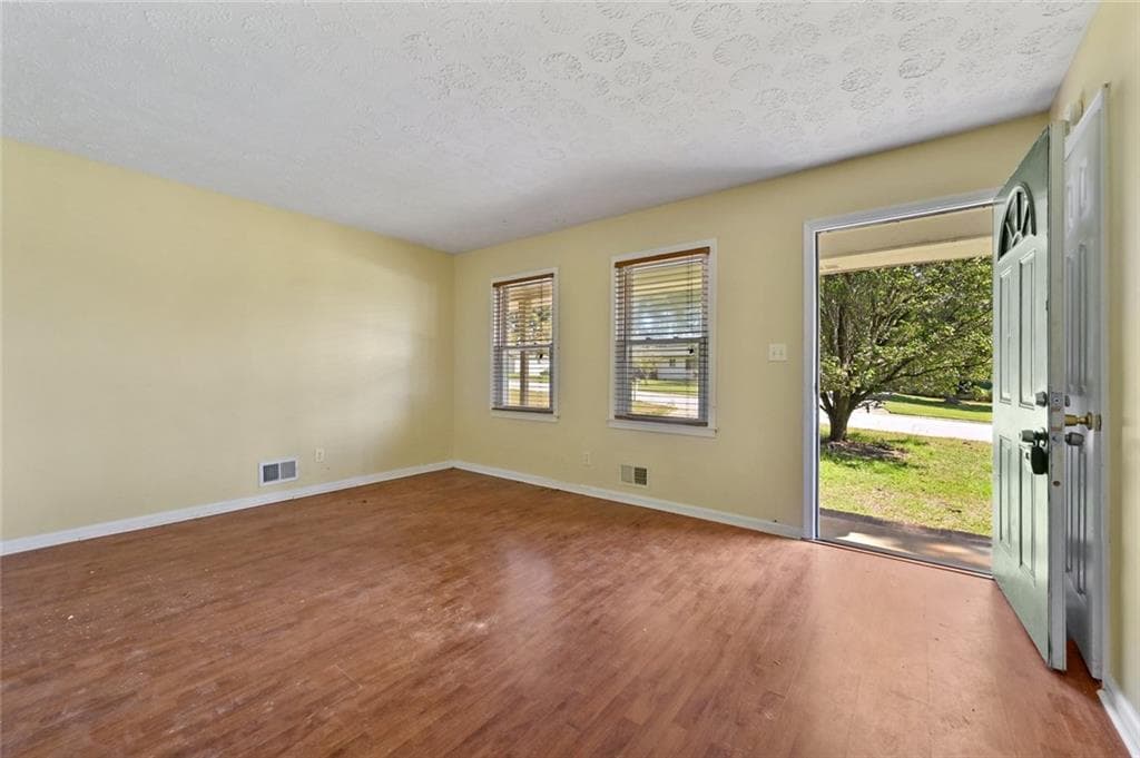 3 bedroom, 2 bathroom, 1,395 sq ft single family residence for sale at 3354 Cheoah Drive, Douglasville, GA 30135 — photo 5
