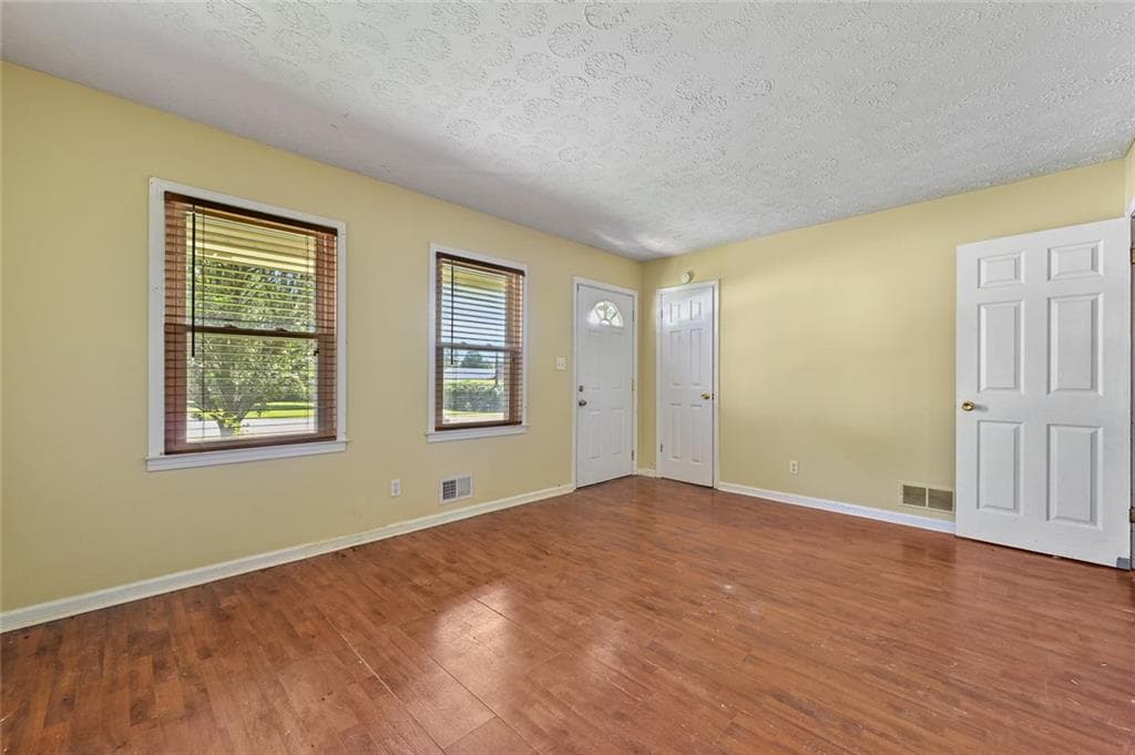 3 bedroom, 2 bathroom, 1,395 sq ft single family residence for sale at 3354 Cheoah Drive, Douglasville, GA 30135 — photo 6