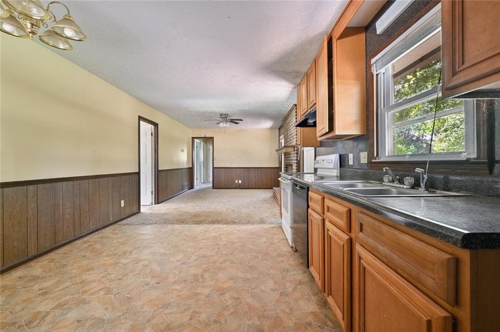 3 bedroom, 2 bathroom, 1,395 sq ft single family residence for sale at 3354 Cheoah Drive, Douglasville, GA 30135 — photo 10