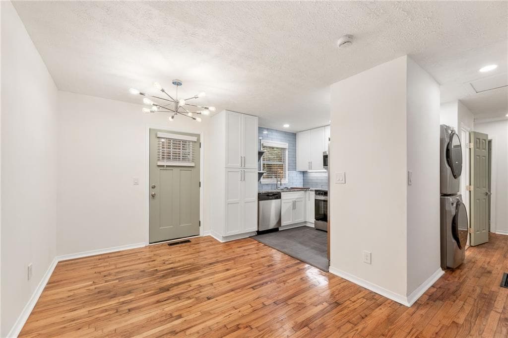 4 bedroom, 3 bathroom, 1,095 sq ft single family residence for sale at 876 Bolton Place, Atlanta, GA 30331 — photo 7