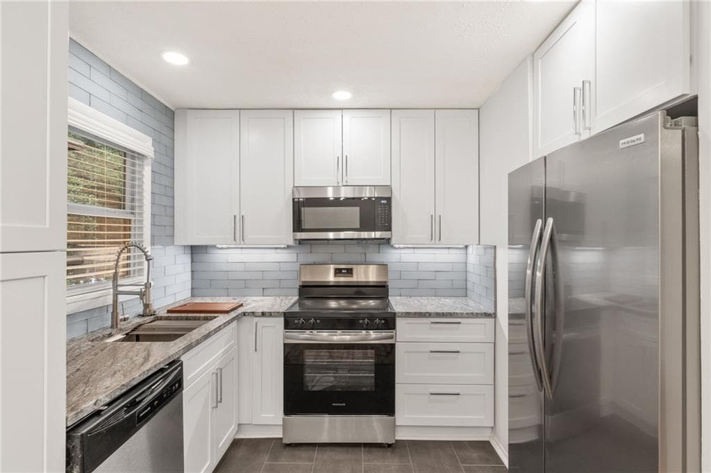 4 bedroom, 3 bathroom, 1,095 sq ft single family residence for sale at 876 Bolton Place, Atlanta, GA 30331 — photo 9